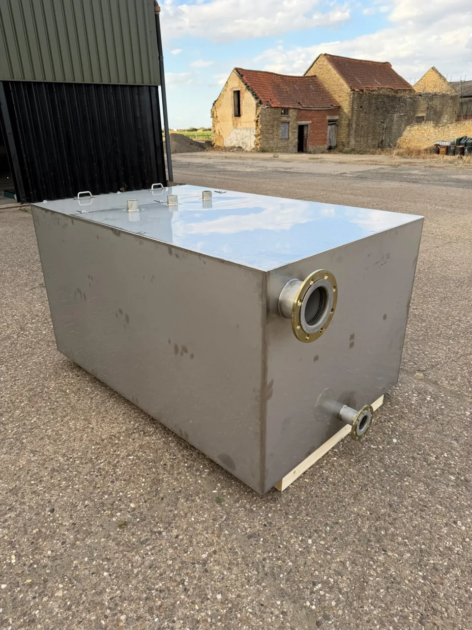 Stainless fabricated tank with circular flanged connections in the yard